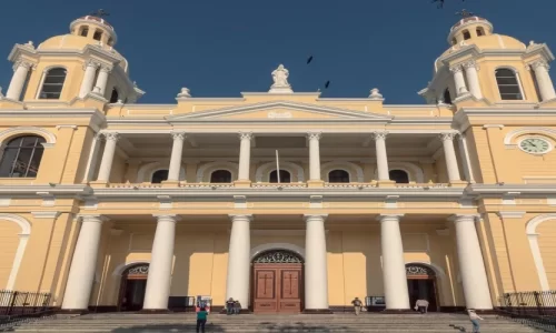 Plaza de Armas y Catedral de Chiclayo